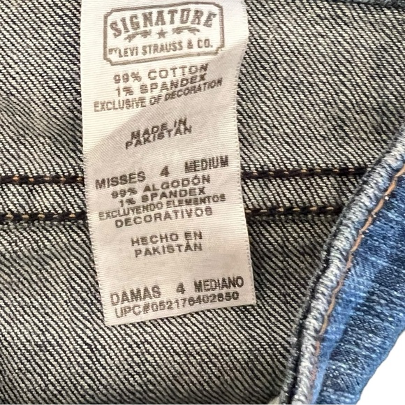 Levi Strauss & Co Signature Mid Rise Bootcut Jeans Sz 4 - Picture 4 of 7